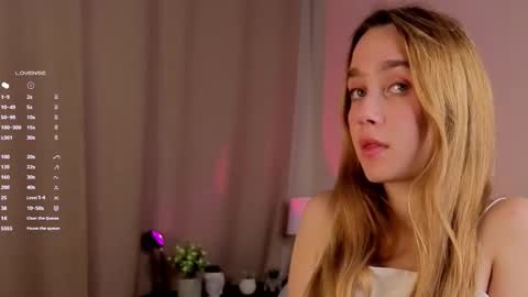 Snapshot of gwenbunn chatting on September 9, 2025, 1:16 am Julia online show from September 9, 2025, 1:16 am