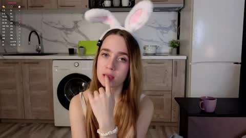 Snapshot of gwenbunn chatting on November 29, 2025, 1:30 am Julia online show from November 29, 2025, 1:30 am