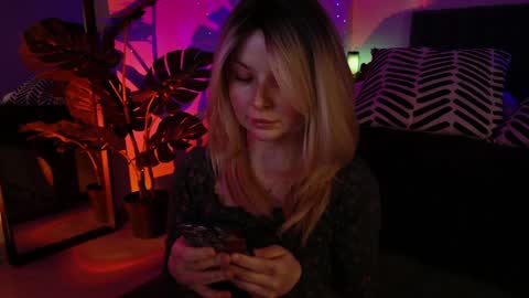 Snapshot of gwenhilton chatting on January 22, 2025, 5:37 am gwenhilton online show from January 22, 2025, 5:37 am