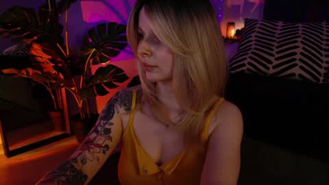 Snapshot of gwenhilton chatting on January 25, 2025, 9:04 am gwenhilton online show from January 25, 2025, 9:04 am