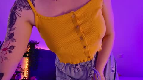 Snapshot of gwenhilton chatting on October 3, 2025, 5:37 am gwenhilton online show from October 3, 2025, 5:37 am