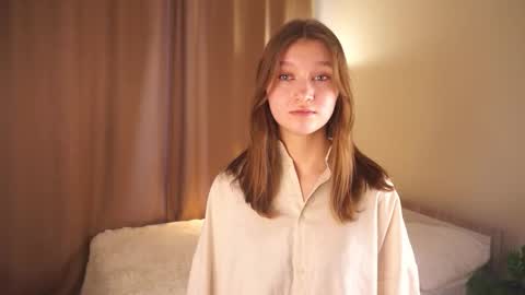 Snapshot of gwennielove chatting on December 16, 2025, 6:07 am Molly online show from December 16, 2025, 6:07 am