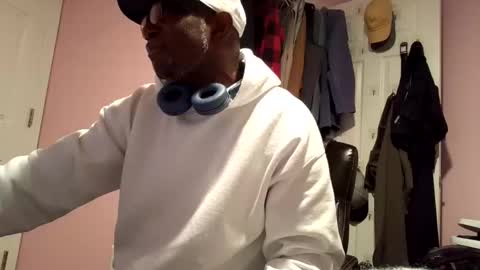 gyesaw1970 online show from November 28, 2025, 7:00 am