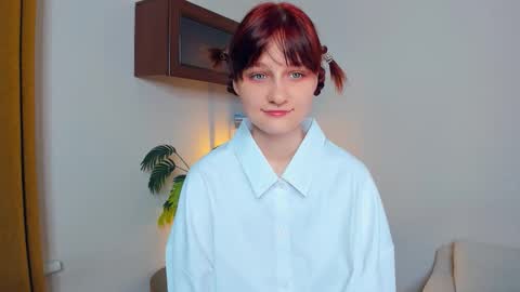 Kelly  Lilly online show from September 9, 2025, 6:40 pm