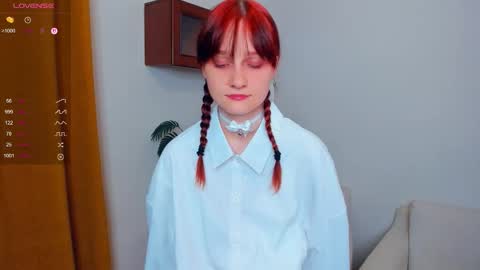 Kelly  Lilly online show from September 24, 2025, 6:44 pm