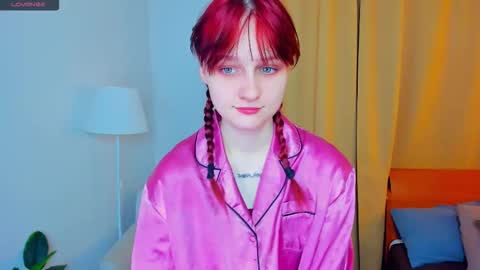 Kelly  Lilly online show from November 1, 2025, 6:54 pm