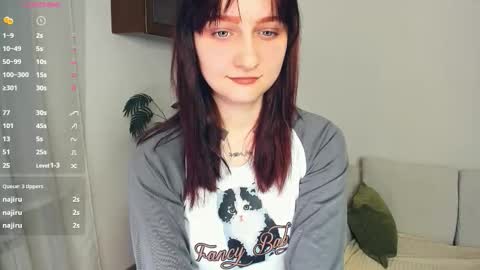 Kelly  Lilly online show from November 28, 2025, 6:43 pm