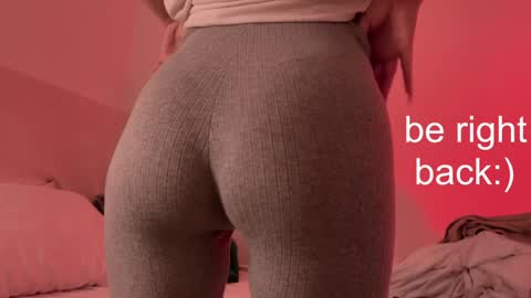 Snapshot of h2h0e chatting on January 4, 2025, 11:27 pm Lana online show from January 4, 2025, 11:27 pm