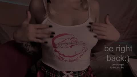 Snapshot of h2h0e chatting on October 5, 2025, 9:45 pm Lana online show from October 5, 2025, 9:45 pm