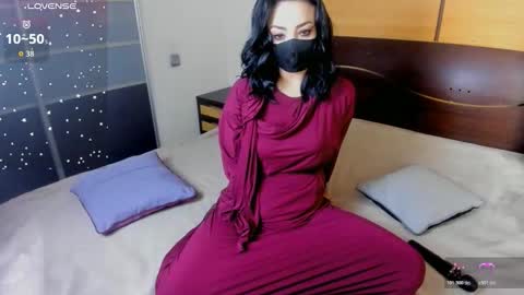 Snapshot of habibi_moon chatting on November 8, 2025, 2:56 am Linda online show from November 8, 2025, 2:56 am