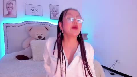 Snapshot of hade_se chatting on January 7, 2025, 5:33 am Eva online show from January 7, 2025, 5:33 am