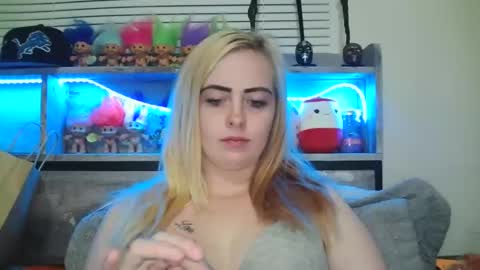 Snapshot of haileyakuma69 chatting on December 9, 2024, 12:34 am Hailey and d online show from December 9, 2024, 12:34 am