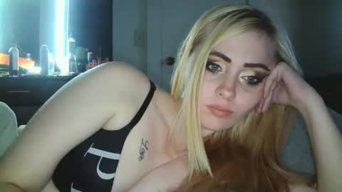 Snapshot of haileyakuma69 chatting on December 17, 2024, 10:43 pm Hailey and d online show from December 17, 2024, 10:43 pm