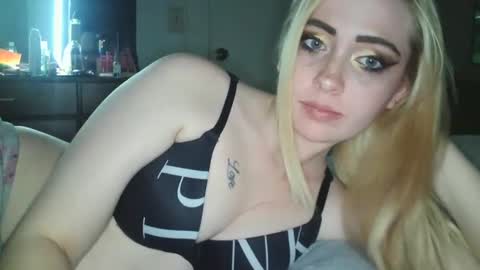 Snapshot of haileyakuma69 chatting on December 18, 2024, 4:53 am Hailey and d online show from December 18, 2024, 4:53 am