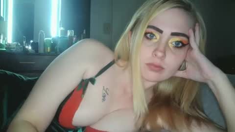 Snapshot of haileyakuma69 chatting on December 22, 2024, 5:12 am Hailey and d online show from December 22, 2024, 5:12 am