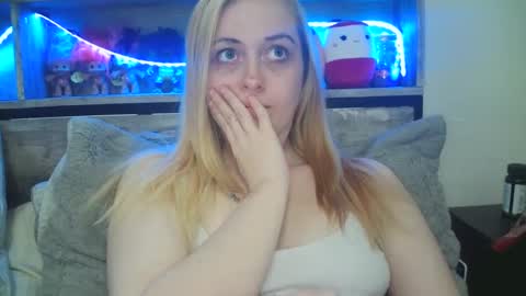 Snapshot of haileyakuma69 chatting on February 13, 2025, 10:33 pm Hailey and d online show from February 13, 2025, 10:33 pm