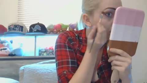 Snapshot of haileyakuma69 chatting on November 22, 2025, 9:36 pm Hailey and d online show from November 22, 2025, 9:36 pm