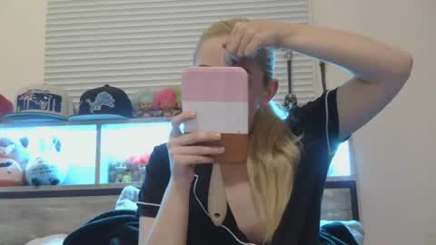 Snapshot of haileyakuma69 chatting on November 23, 2025, 10:31 pm Hailey and d online show from November 23, 2025, 10:31 pm