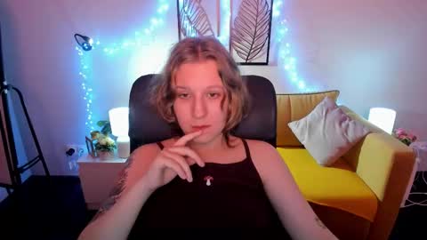 Snapshot of haileyfoxy chatting on October 15, 2025, 8:58 am Hailey online show from October 15, 2025, 8:58 am