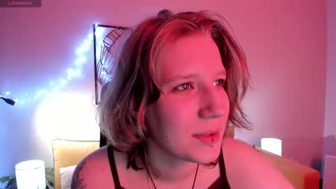 Snapshot of haileyfoxy chatting on October 19, 2025, 8:48 am Hailey online show from October 19, 2025, 8:48 am