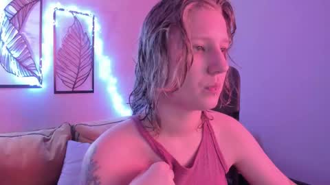 Snapshot of haileyfoxy chatting on December 5, 2025, 10:13 am Hailey online show from December 5, 2025, 10:13 am