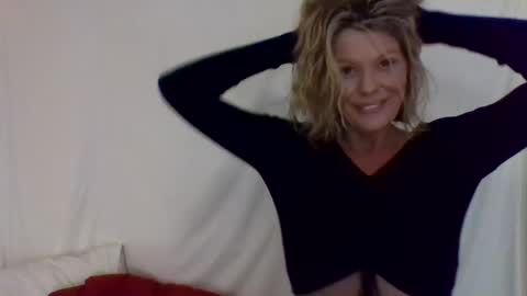 Hailey online show from December 4, 2024, 3:48 am