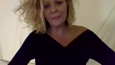 Hailey online show from December 28, 2024, 5:02 am