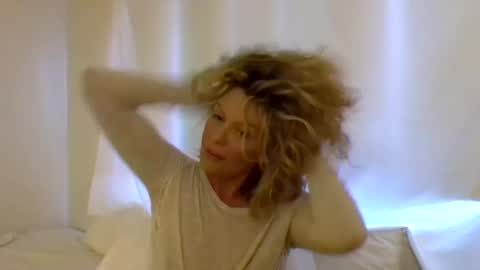 Hailey online show from January 13, 2025, 11:49 pm