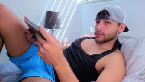 Independent       model  online show from December 1, 2025, 3:39 pm