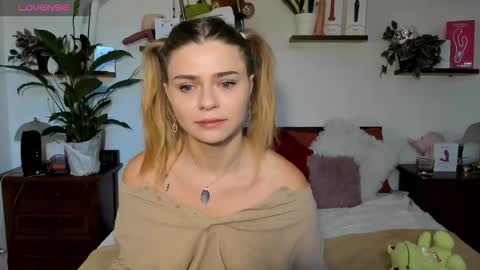 Snapshot of haleyreedme chatting on November 19, 2025, 8:14 am Haley online show from November 19, 2025, 8:14 am