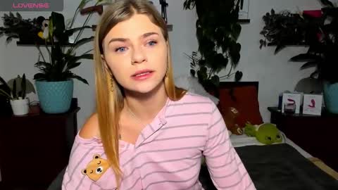 Snapshot of haleyreedme chatting on November 25, 2025, 8:14 am Haley online show from November 25, 2025, 8:14 am