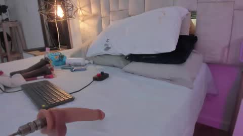 Snapshot of halie728 chatting on October 18, 2025, 2:58 am Halie online show from October 18, 2025, 2:58 am