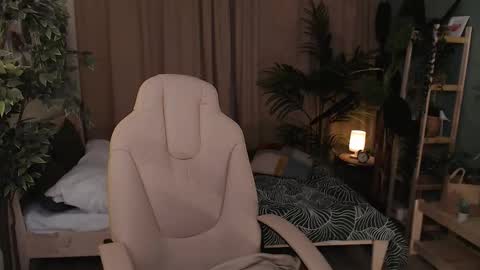 Snapshot of halle_berrry chatting on November 13, 2025, 2:05 pm Mary online show from November 13, 2025, 2:05 pm