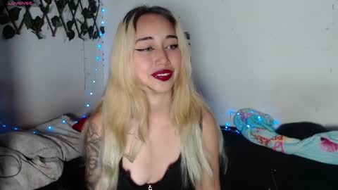 Snapshot of hallie_cam chatting on September 29, 2025, 10:03 pm reashell online show from September 29, 2025, 10:03 pm