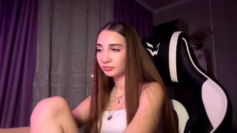 Holly online show from December 13, 2025, 7:53 pm