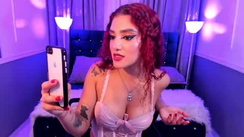 Snapshot of hallsred_rh chatting on January 8, 2025, 12:06 am Halls Red online show from January 8, 2025, 12:06 am