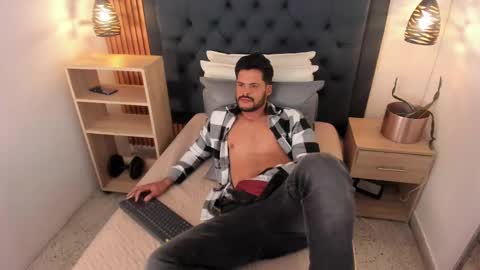 Snapshot of hamilton_1 chatting on October 16, 2025, 3:40 am Hamilton online show from October 16, 2025, 3:40 am