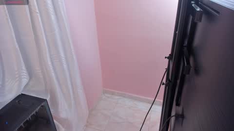 hanaahquinn online show from March 8, 2025, 11:58 am