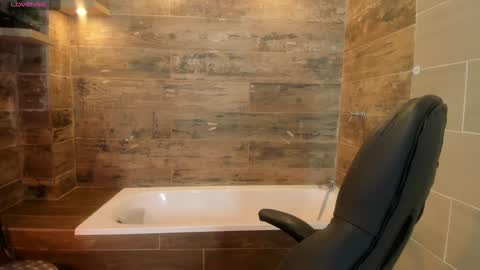 HANAH  online show from December 17, 2024, 8:10 pm