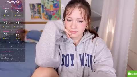 hanahwoods online show from November 21, 2025, 1:32 pm