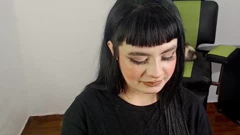 Snapshot of hanna99moon chatting on January 4, 2025, 9:32 am JUANA online show from January 4, 2025, 9:32 am