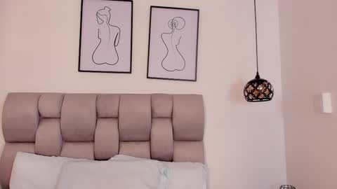 hanna__evans_ online show from November 14, 2025, 12:15 pm