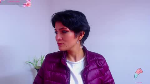 Snapshot of hanna_chloe chatting on December 16, 2024, 8:37 pm Sara online show from December 16, 2024, 8:37 pm