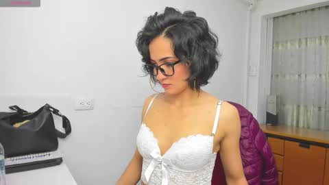 Snapshot of hanna_chloe chatting on October 22, 2025, 7:13 pm Sara online show from October 22, 2025, 7:13 pm