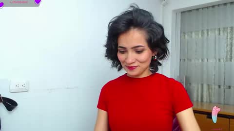 Snapshot of hanna_chloe chatting on October 30, 2025, 8:42 pm Sara online show from October 30, 2025, 8:42 pm