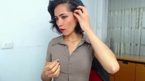 Snapshot of hanna_chloe chatting on November 2, 2025, 12:51 pm Sara online show from November 2, 2025, 12:51 pm