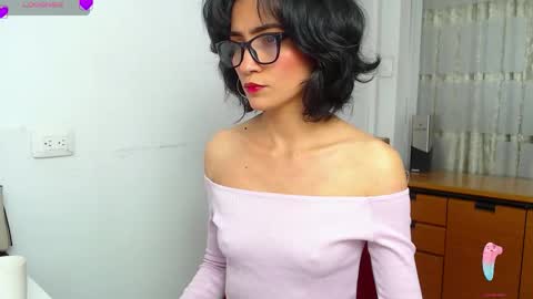 Snapshot of hanna_chloe chatting on November 6, 2025, 5:36 pm Sara online show from November 6, 2025, 5:36 pm