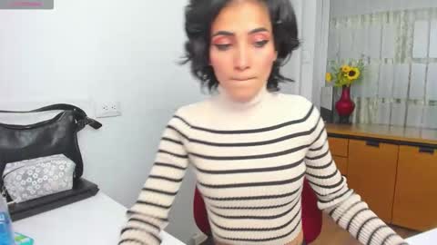 Snapshot of hanna_chloe chatting on December 16, 2025, 9:42 pm Sara online show from December 16, 2025, 9:42 pm