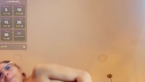 Snapshot of hanna_corne chatting on November 12, 2025, 1:55 pm HANNA online show from November 12, 2025, 1:55 pm