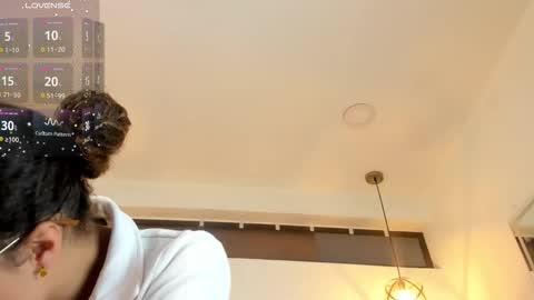 Snapshot of hanna_corne chatting on November 17, 2025, 1:39 pm HANNA online show from November 17, 2025, 1:39 pm